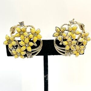 Star Signed Vintage Yellow Flower Rhinestone Accent Clip-on Earrings
